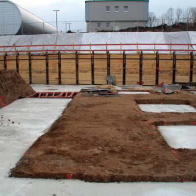 18.03.2022: Die Gründung für das Fundament im Westteil der neuen Tribüne läuft