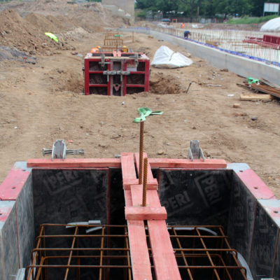 09.06.2022: Betonfundamente vor der Südtribüne zur Auflagerung der Fertigteil-Tribünenplatten