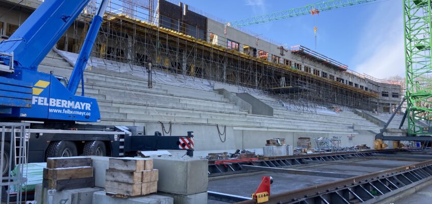 19.11.2022: Die Südtribüne im Heinz-Steyer-Stadion