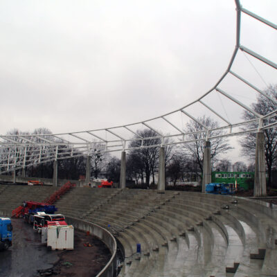 09.03.2023: der Stahlbau für den Lichtring in der Westkurve ist fertig