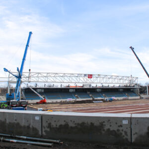 Heinz-Steyer-Stadion Dresden - die riesige Lichtbrücke wird eingehoben (10.03.2023)