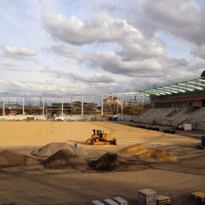 13.04.2023: Das Spielfeld des neuen Heinz-Steyer-Stadions