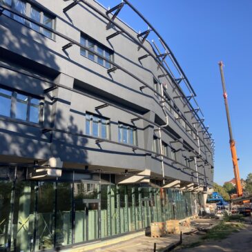 Fassadenarbeiten gehen weiter – Stahlbau für Vorhangfassade